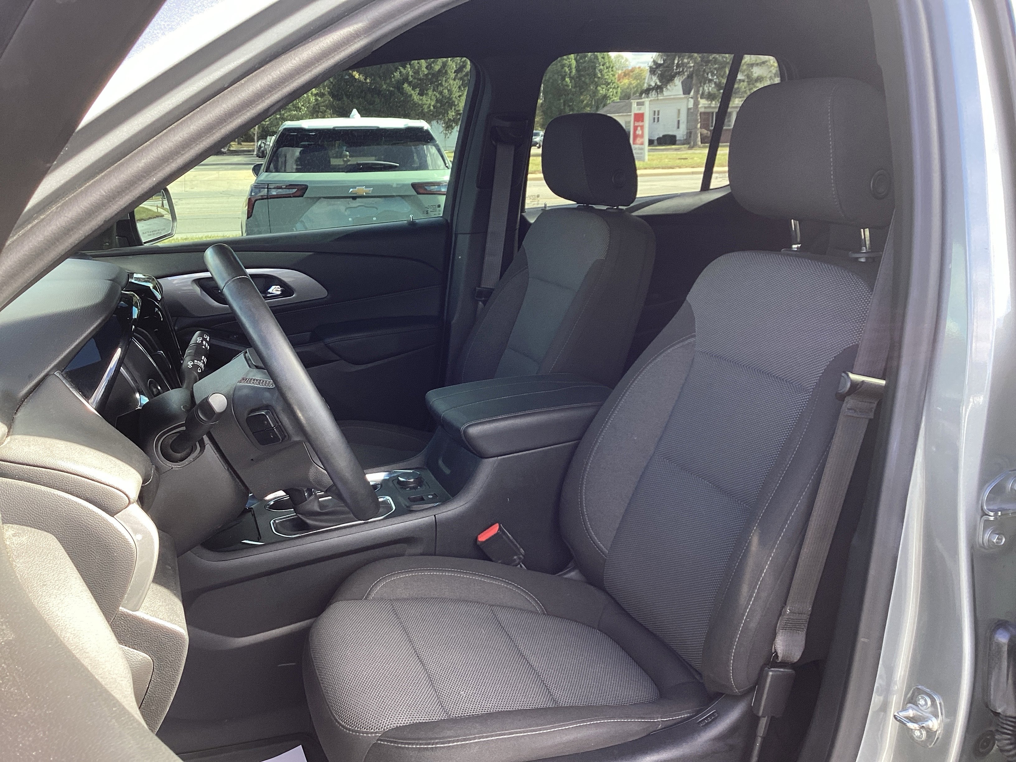 Used 2023 Chevrolet Traverse LT image 28