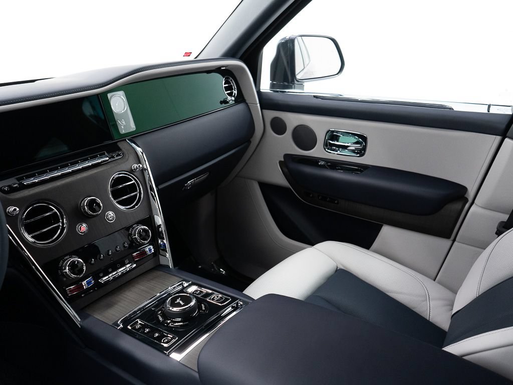 Used 2026 Rolls-Royce Cullinan AWD/4WD image 36