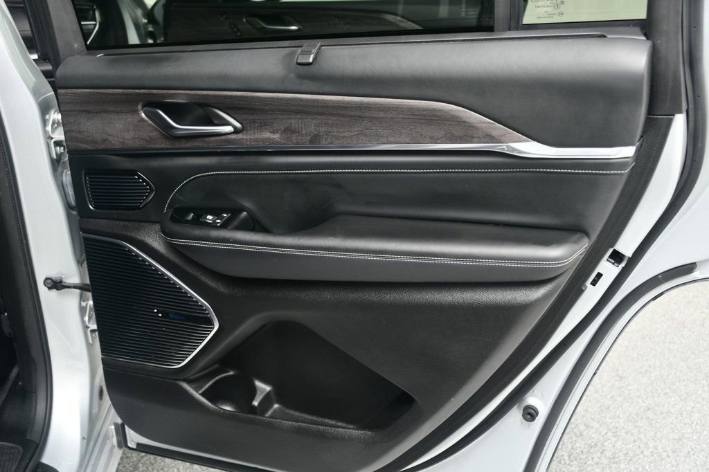 Used 2021 Jeep Grand Cherokee L Overland w/ Luxury Tech Group IV image 26