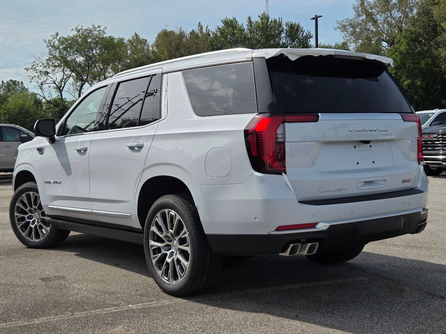 New 2026 GMC Yukon Denali w/ Sun & Power Step Package AWD/4WD image 17