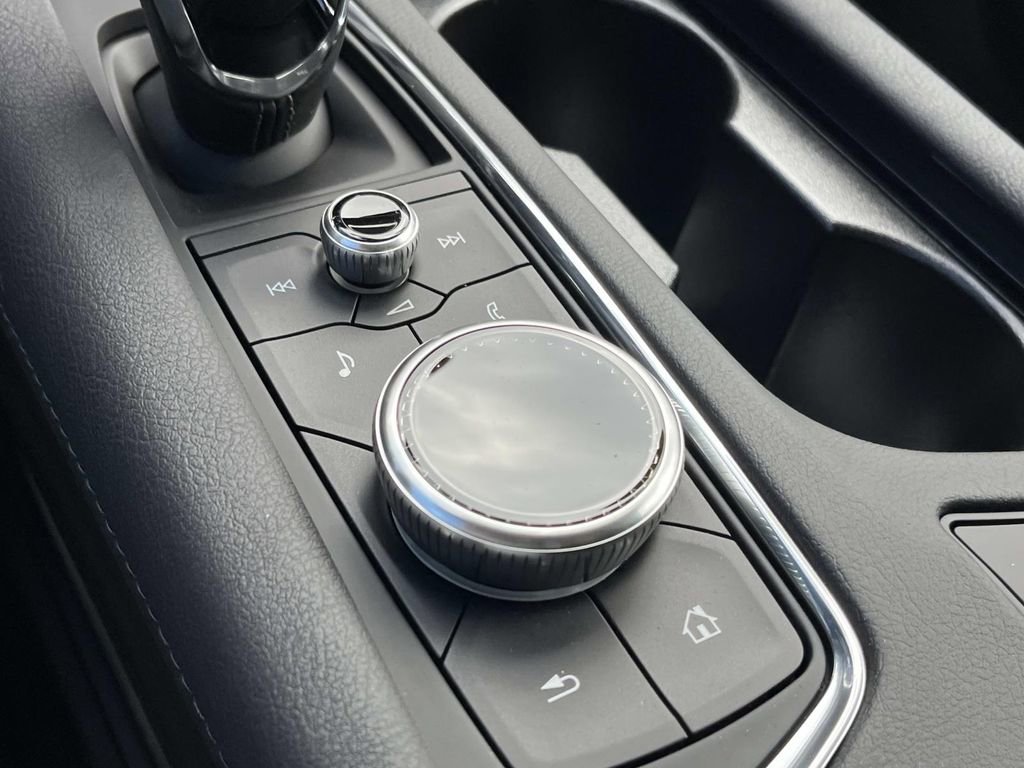 New 2025 Cadillac XT6 Luxury image 35