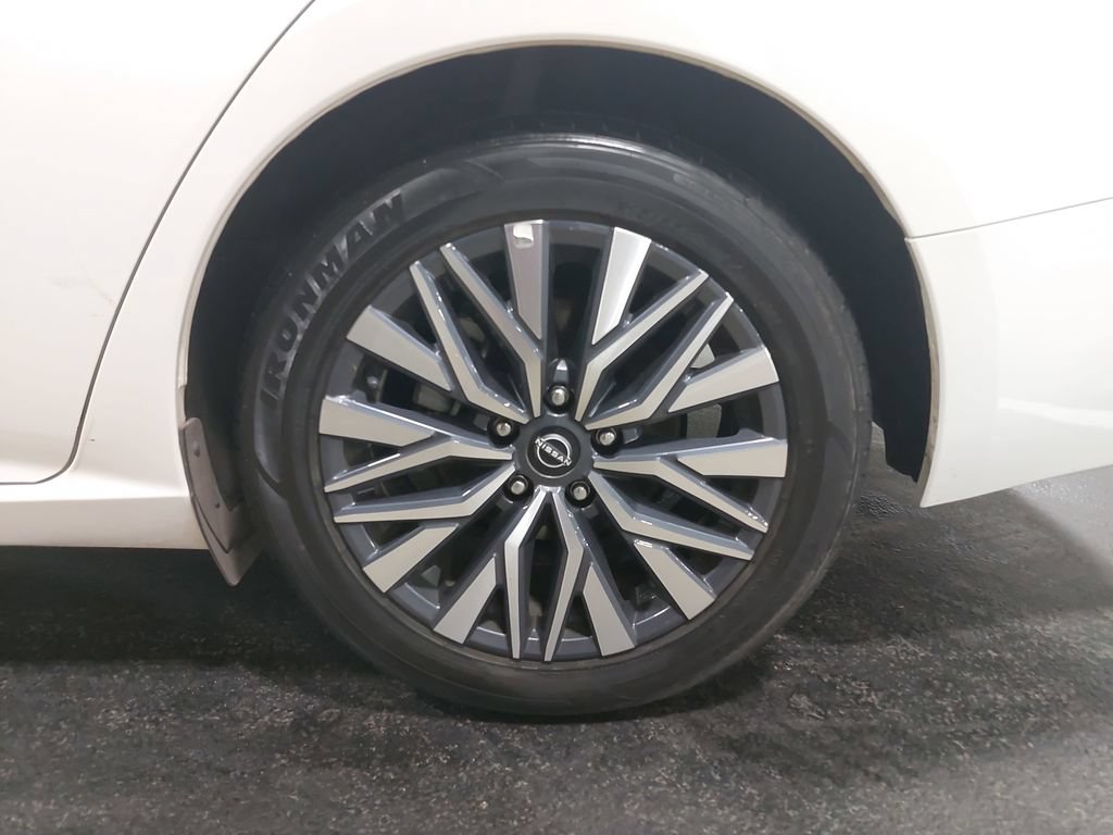 Used 2025 Nissan Altima 2.5 SV FWD image 33