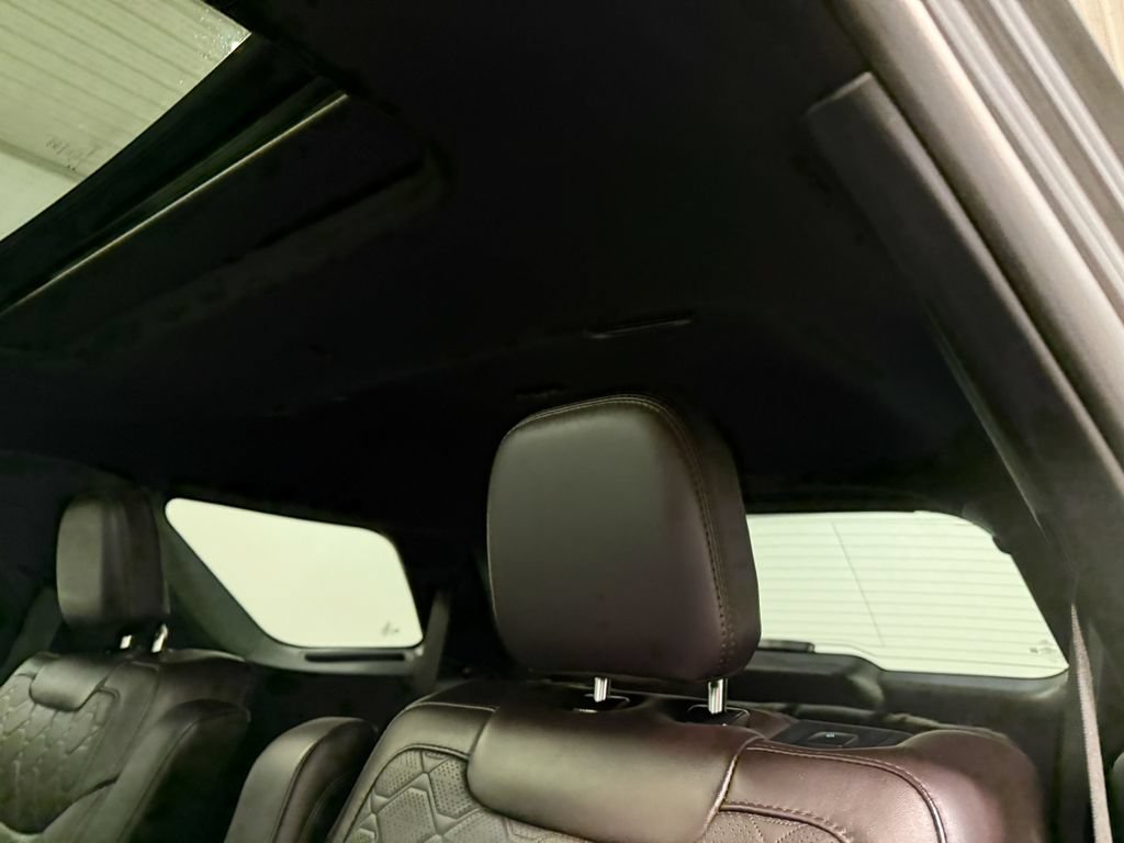 Used 2025 Ford Explorer Platinum w/ LUX Leather Package AWD/4WD image 9