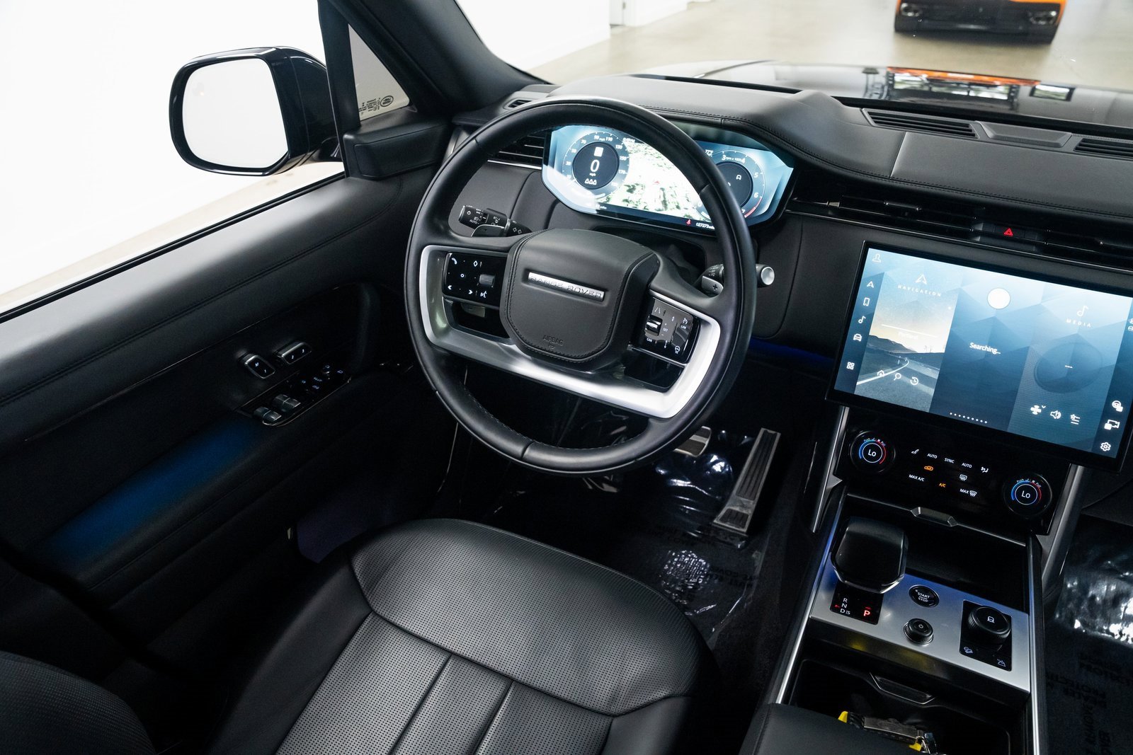 Used 2023 Land Rover Range Rover SV image 13