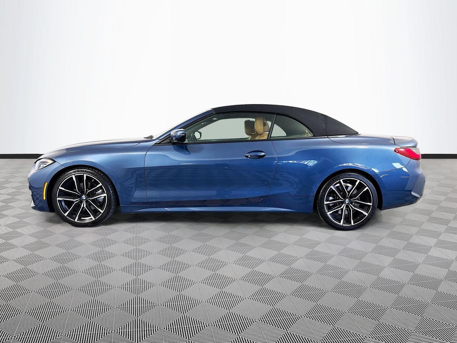 Used 2021 BMW 430i Convertible w/ M Sport Package RWD image 4