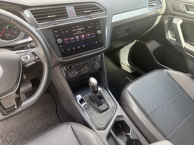 Used 2020 Volkswagen Tiguan SE FWD image 29