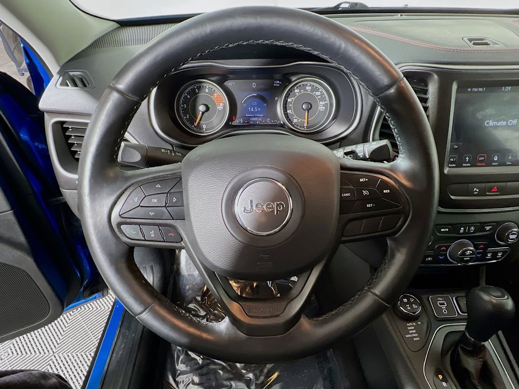 Used 2019 Jeep Cherokee Trailhawk image 10