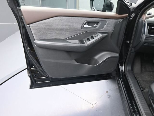 Used 2023 Nissan Rogue SV image 17