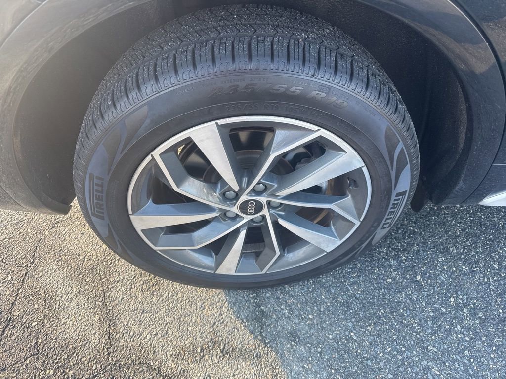 Used 2023 Audi Q5 2.0T Premium w/ Convenience Package AWD/4WD image 14