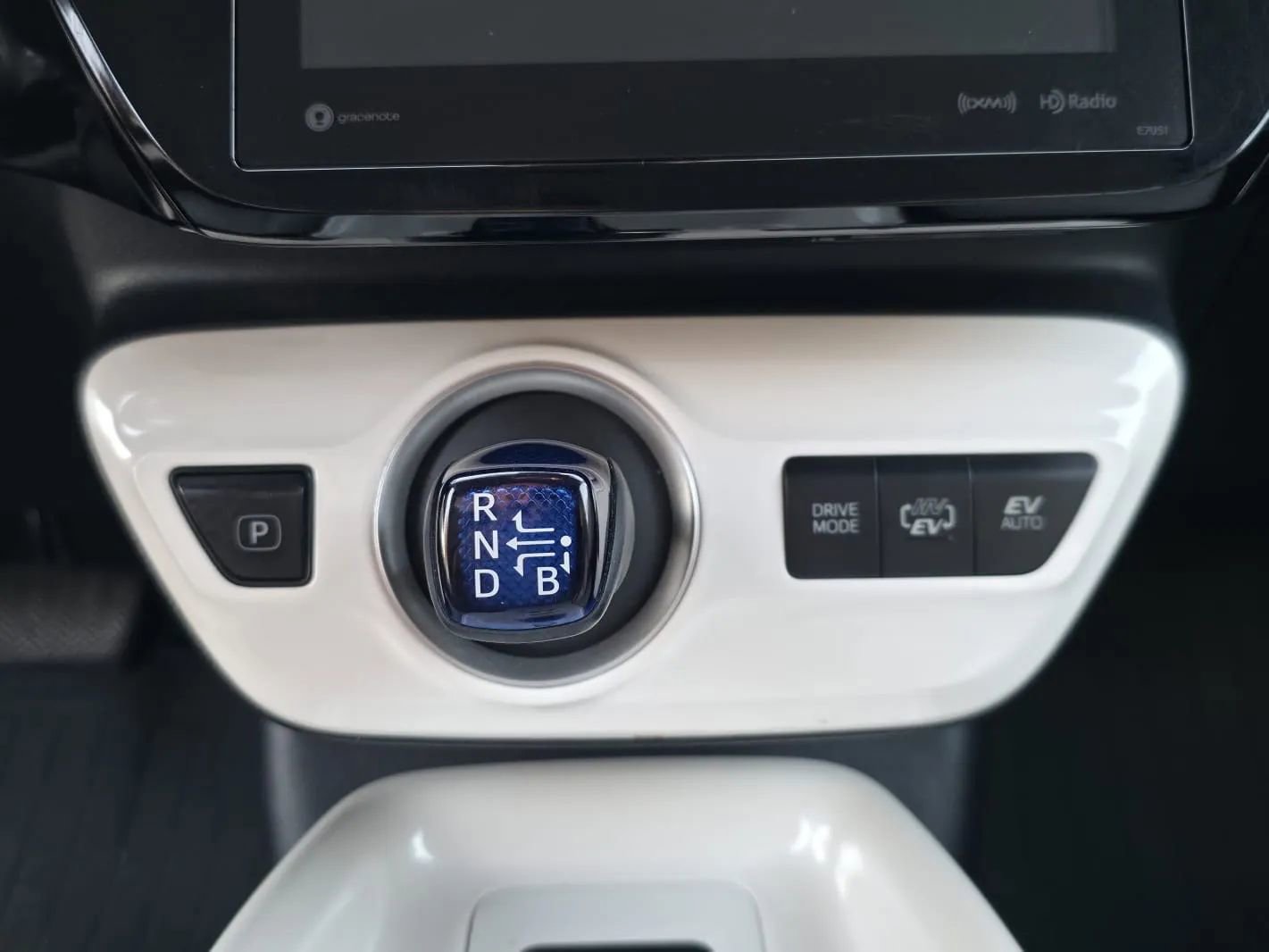 Used 2018 Toyota Prius Prime Premium image 38