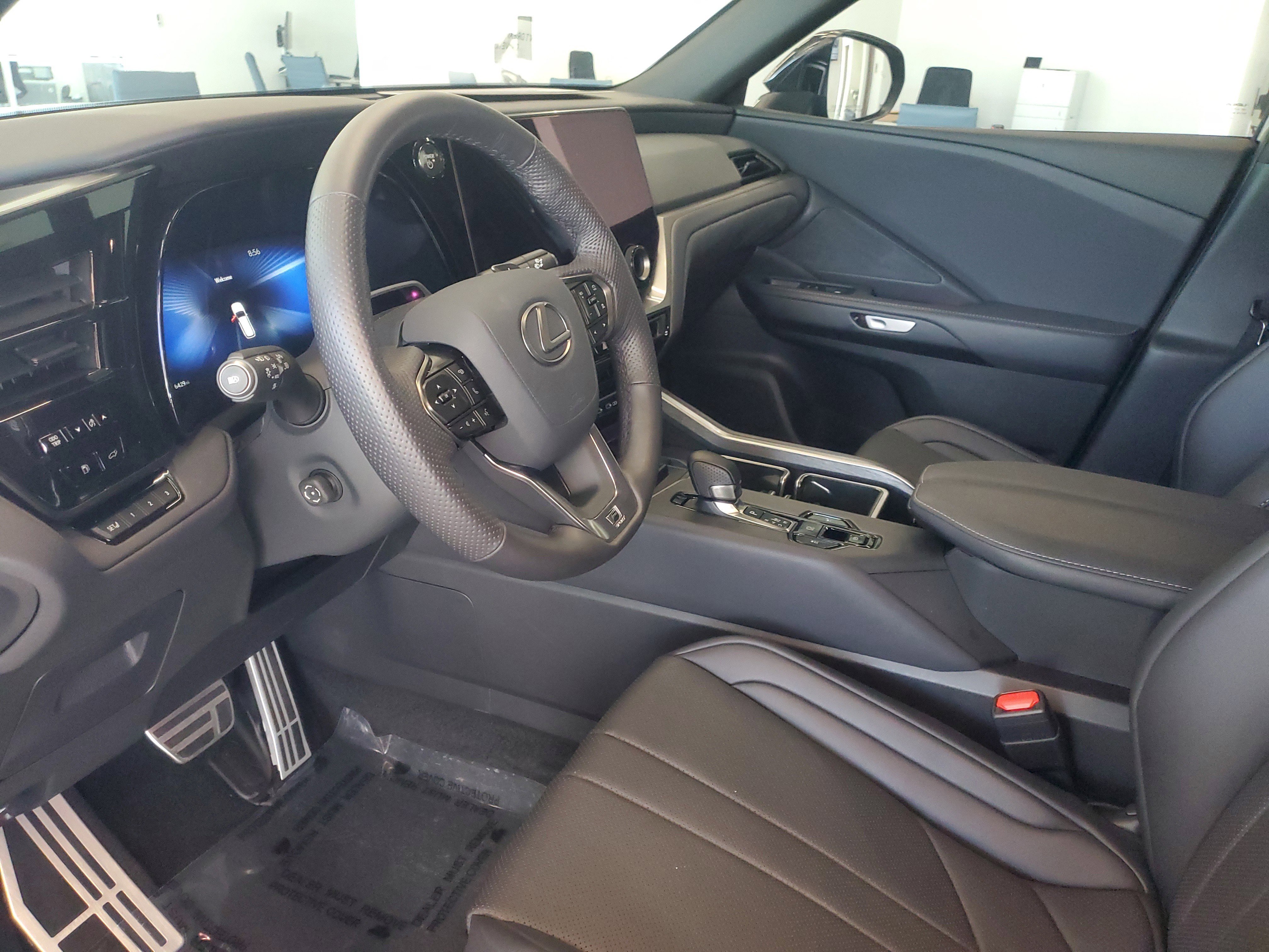 Used 2026 Lexus TX 500h AWD w/ Technology Package image 17