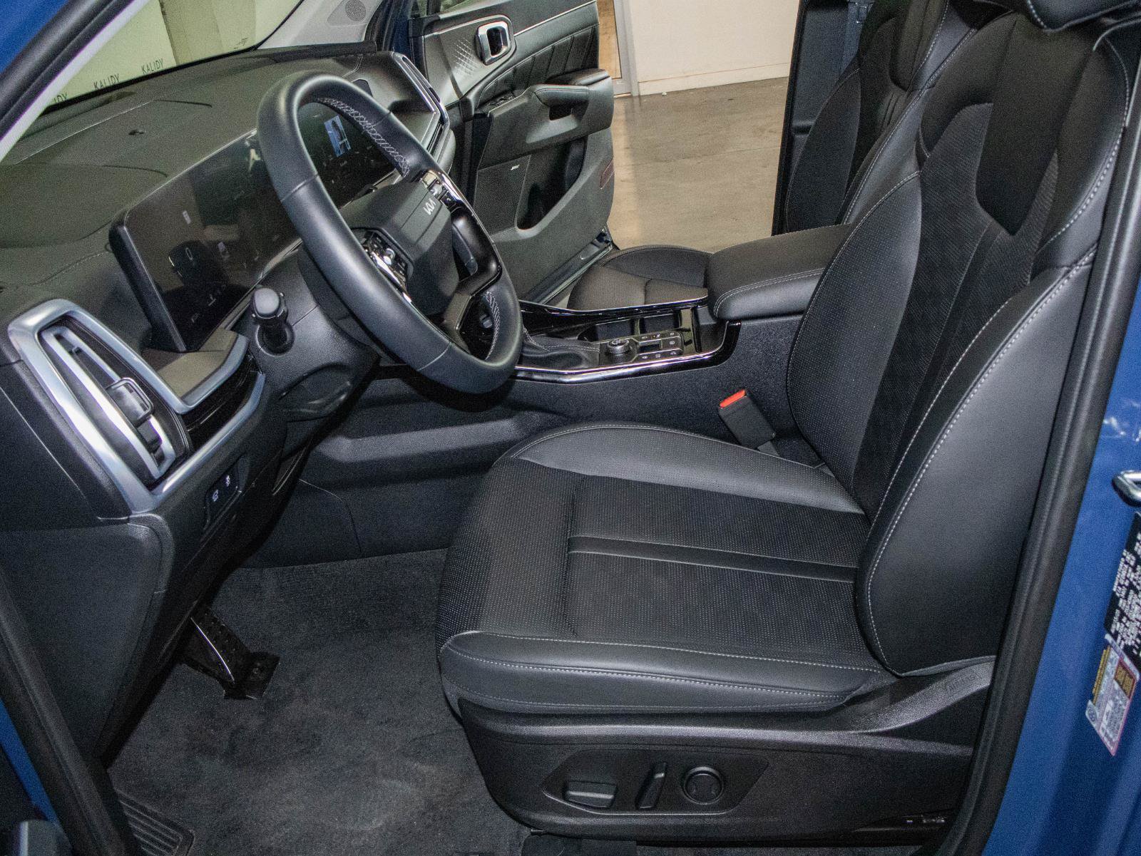 Used 2026 Kia Sorento SX FWD image 8