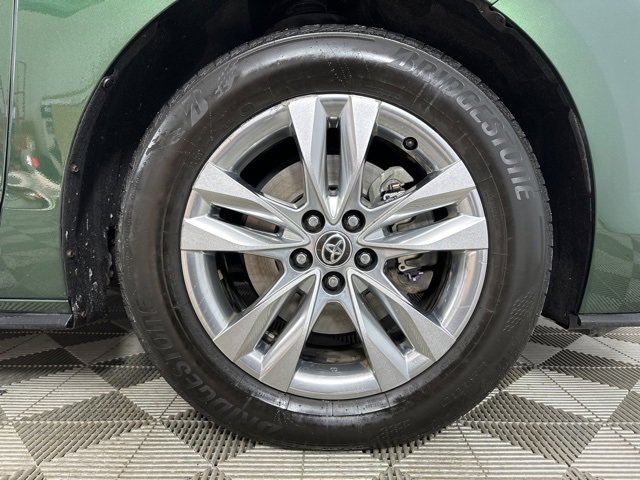 Used 2021 Toyota Sienna Limited image 9