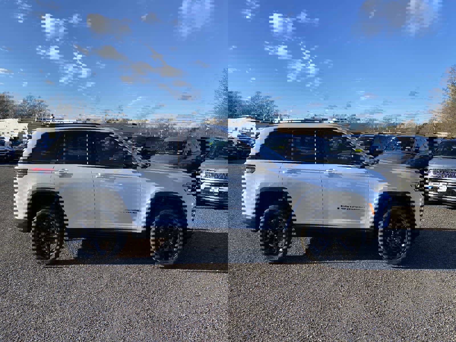 New 2025 Jeep Grand Cherokee Laredo image 2