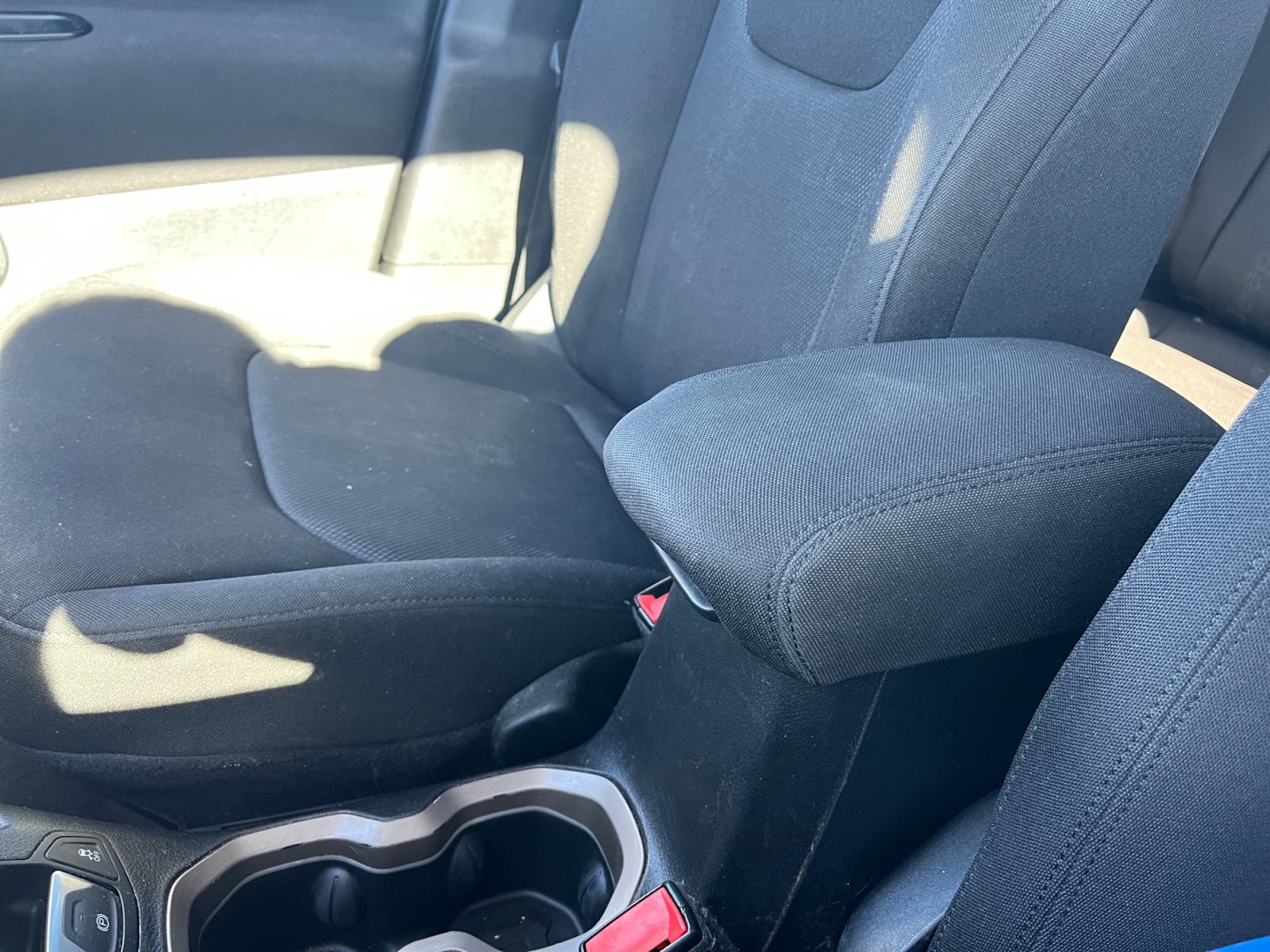 Used 2016 Jeep Renegade Latitude w/ Safety & Security Group FWD image 27
