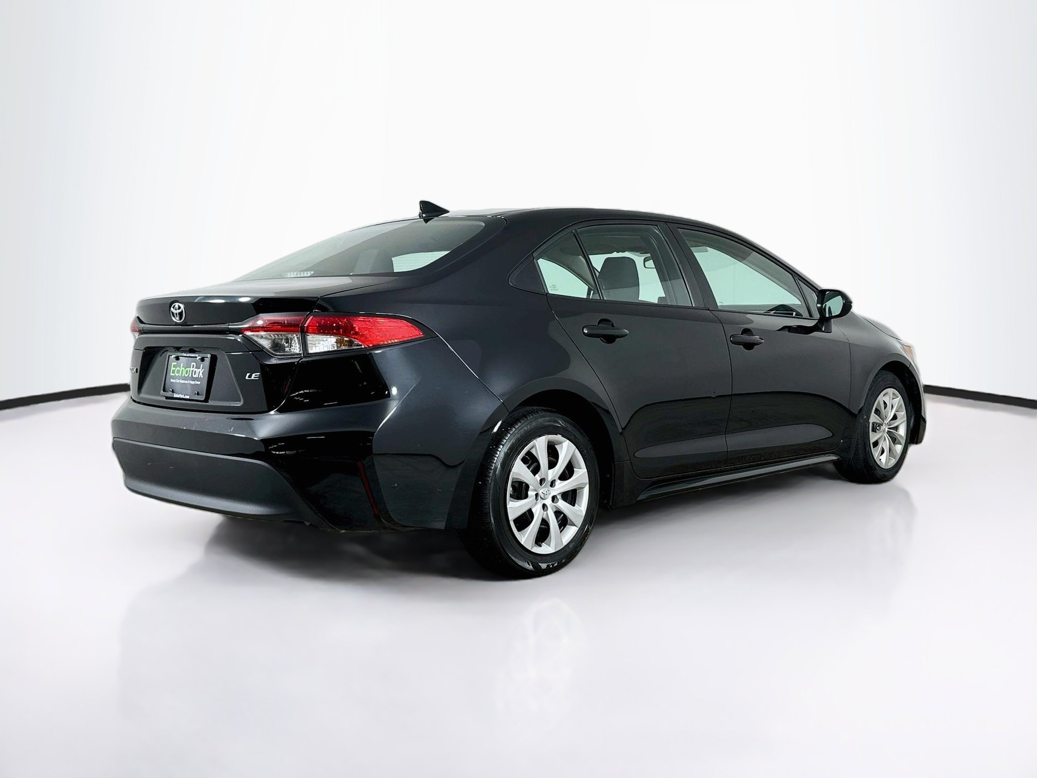 Used 2025 Toyota Corolla LE FWD image 9