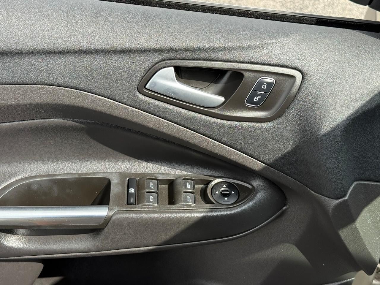 Used 2017 Ford Escape SE FWD image 16