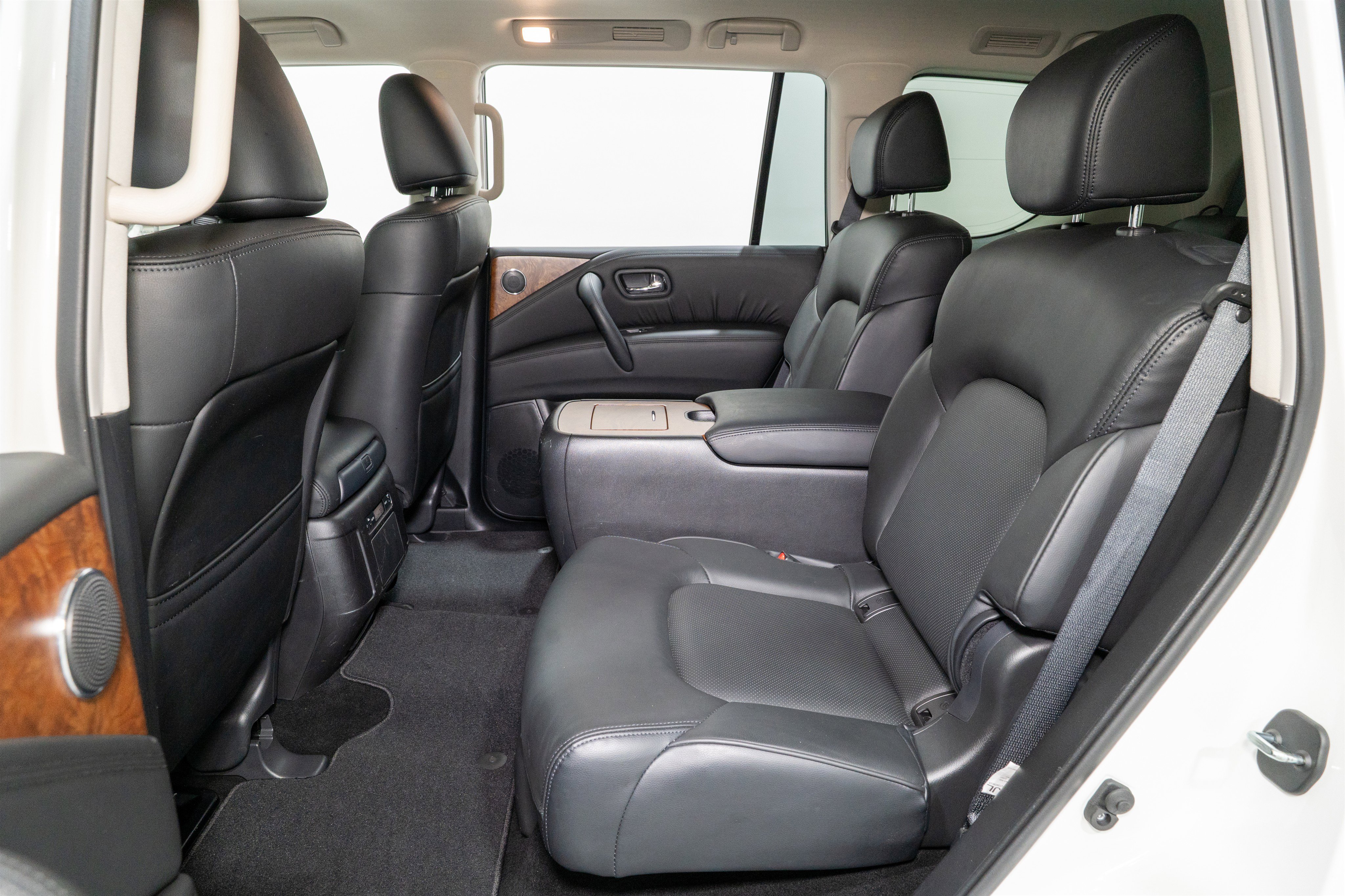 Used 2024 Nissan Armada SL w/ Captain's Chairs Package image 34