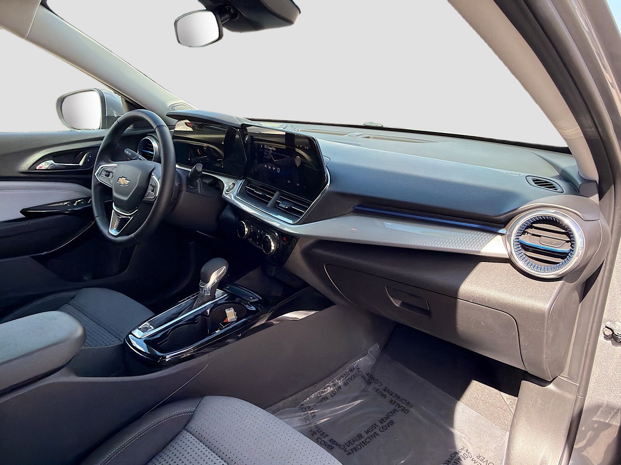 Used 2025 Chevrolet Trax LT w/ LT Convenience Package image 13