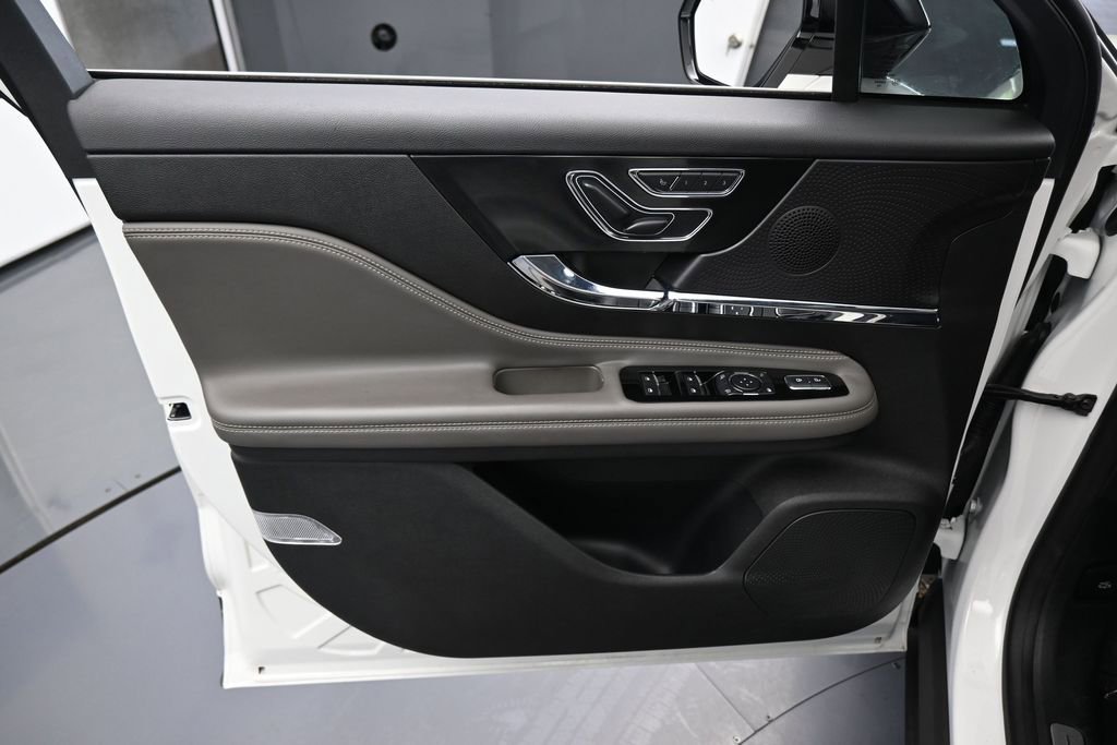 Used 2023 Lincoln Corsair Reserve AWD/4WD image 12