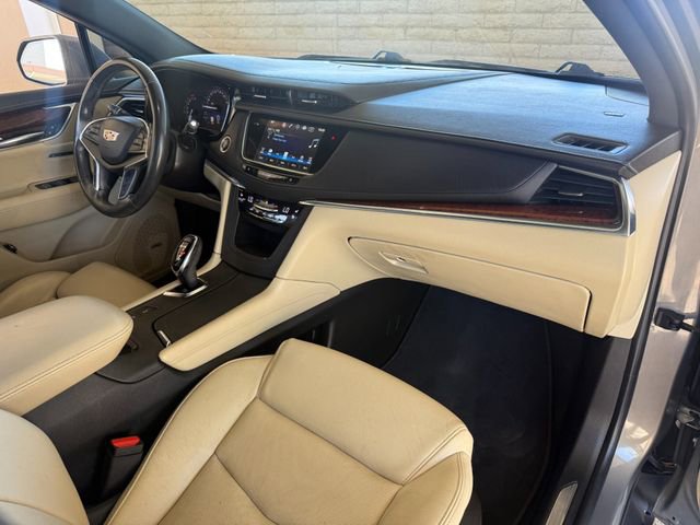 Used 2017 Cadillac XT5 Premium Luxury FWD image 32