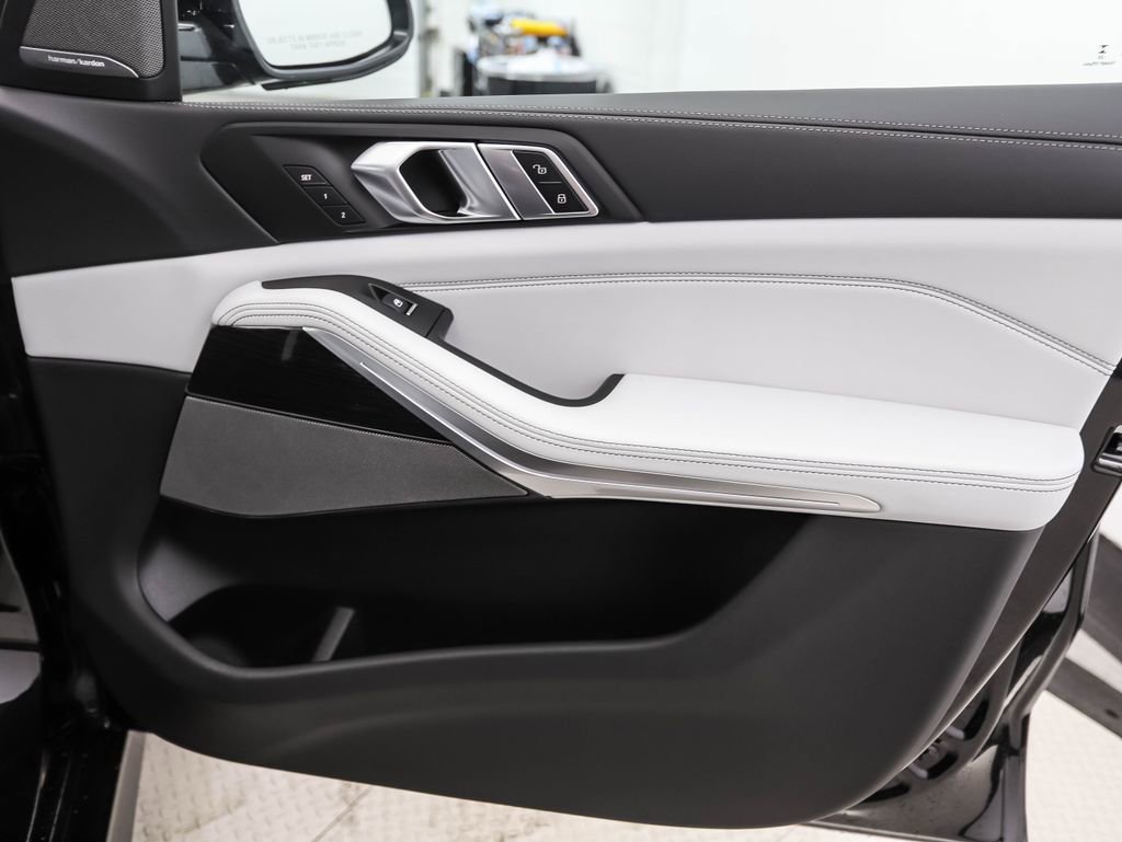 Used 2026 BMW X7 xDrive40i w/ M Sport Package image 37