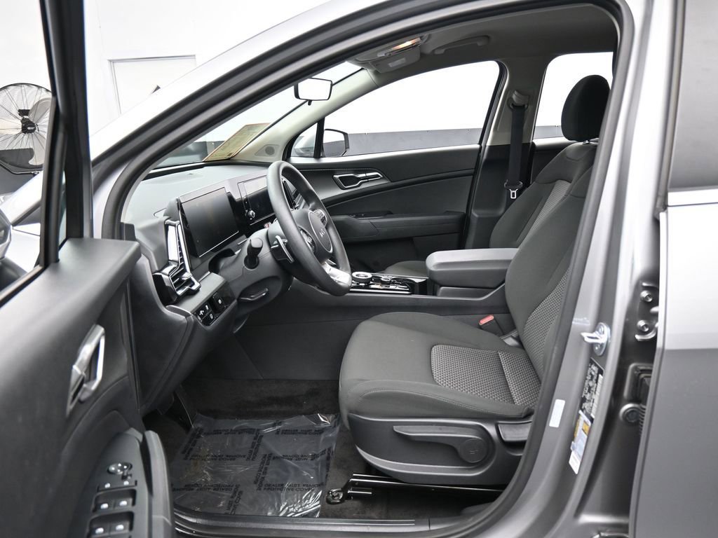Used 2025 Kia Sportage LX image 11