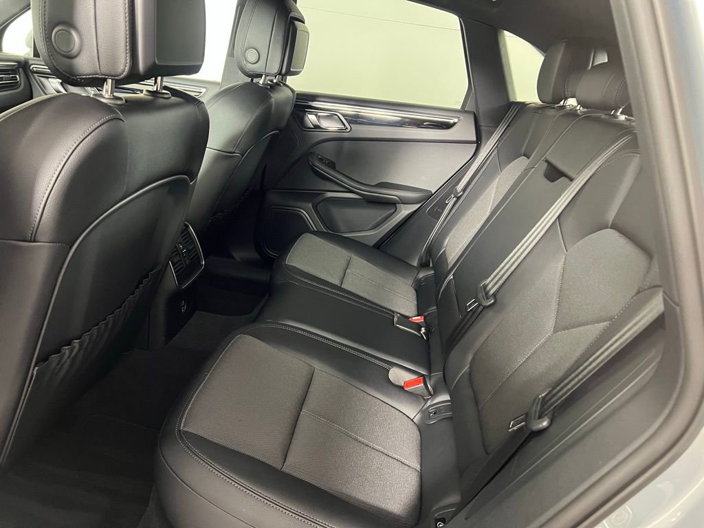 Certified 2025 Porsche Macan image 25
