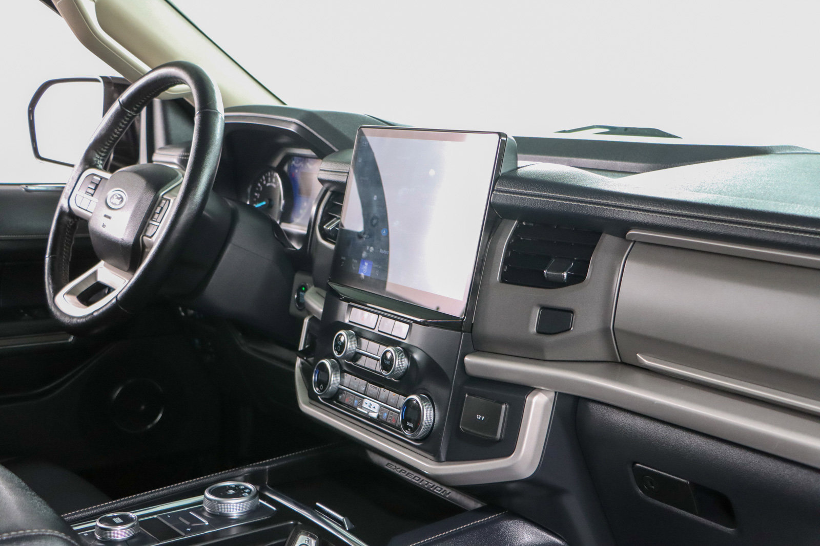 Used 2022 Ford Expedition XLT image 28