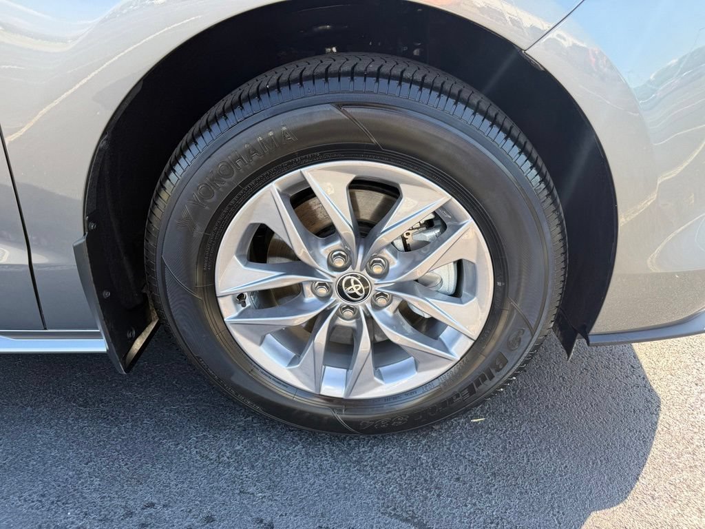 Certified 2026 Toyota Sienna XLE AWD/4WD image 8