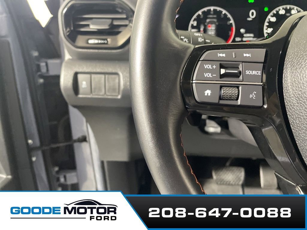 Used 2025 Honda Pilot Sport image 13