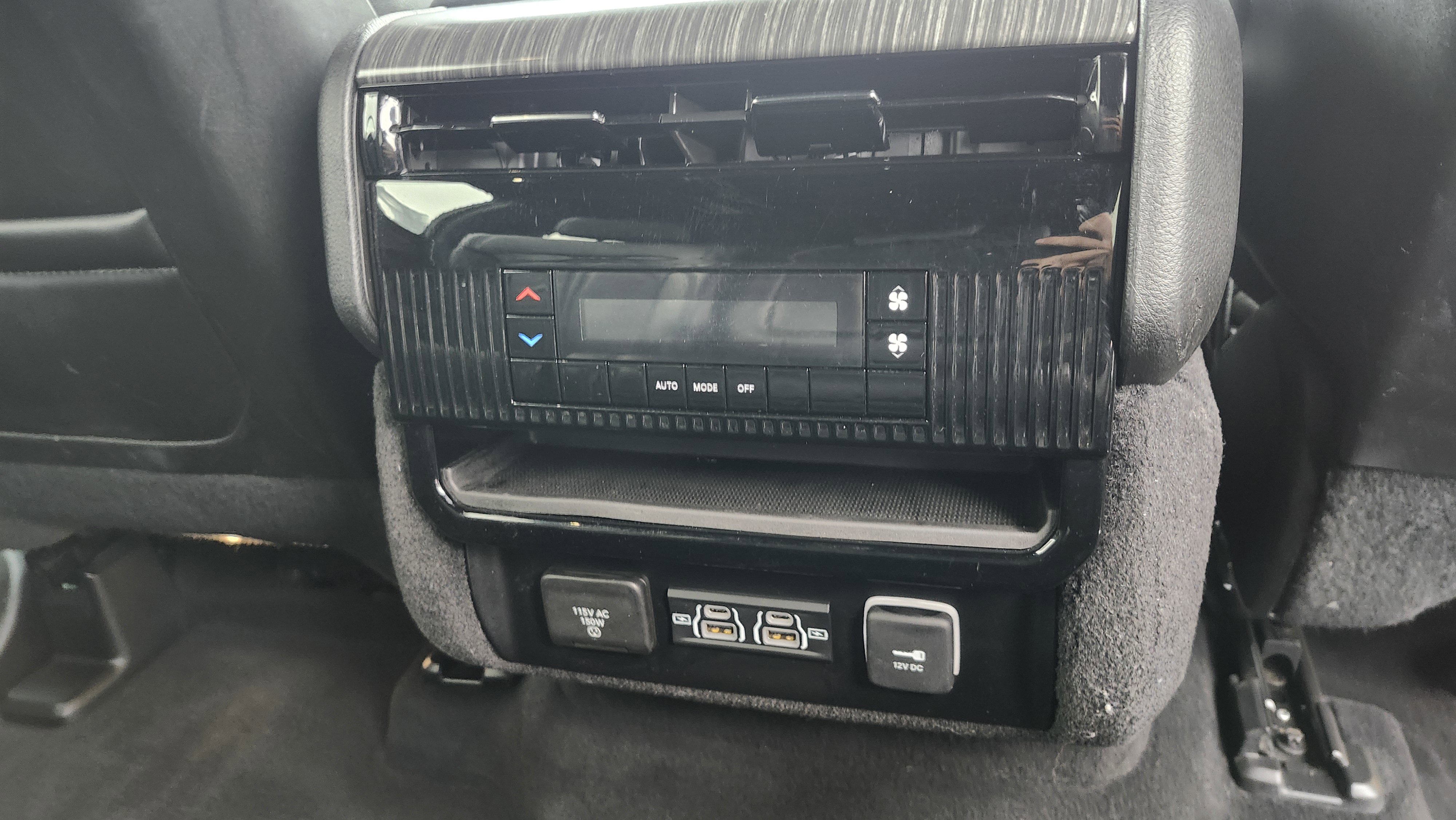 Used 2024 Jeep Wagoneer L Series II w/ Flexible Seating Group image 15