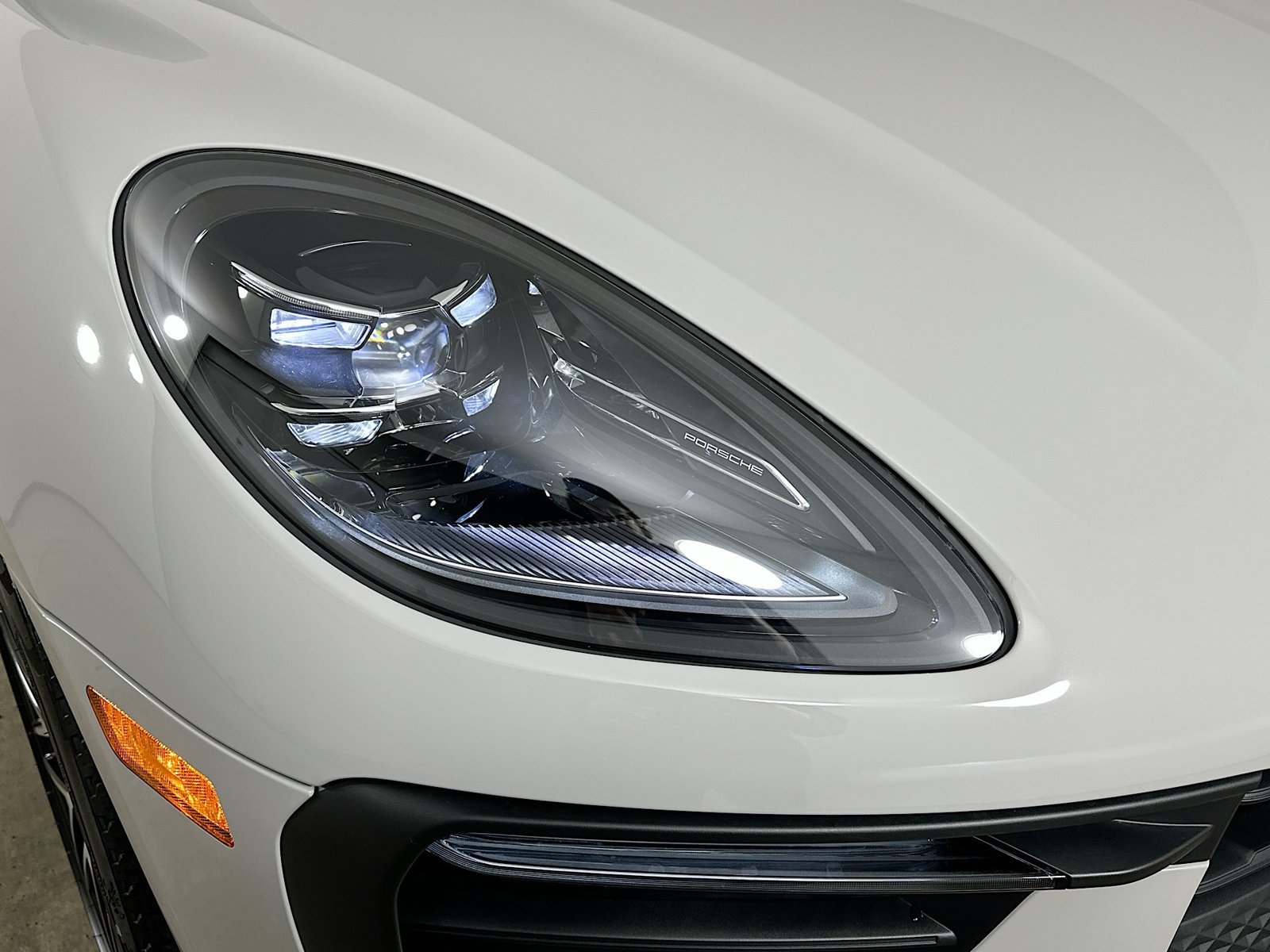 New 2026 Porsche Macan AWD/4WD image 9