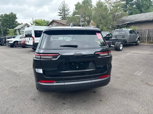 Used 2024 Jeep Grand Cherokee L Altitude AWD/4WD image 6
