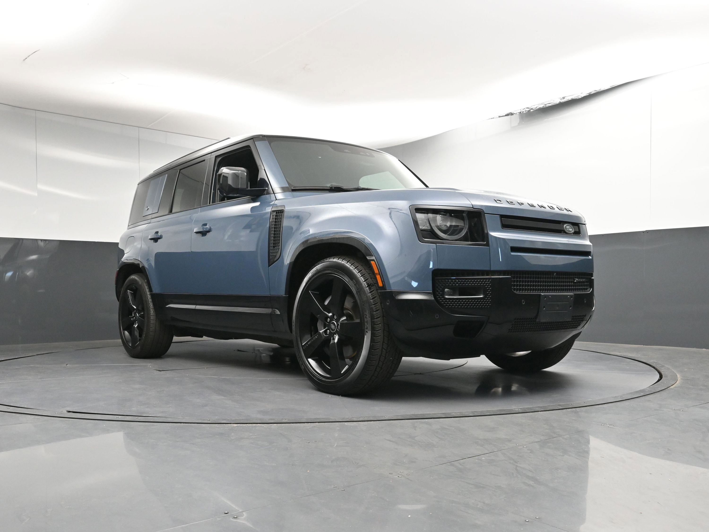 Certified 2023 Land Rover Defender 110 X-Dynamic SE image 30