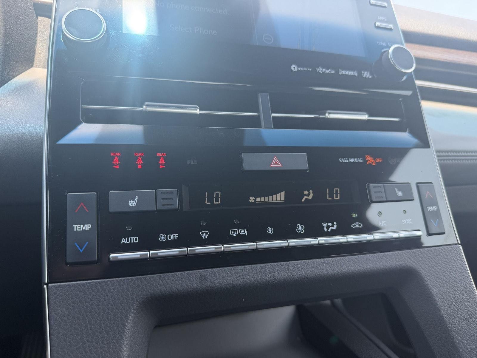 Used 2020 Toyota Avalon XLE w/ Moonroof Package FWD image 25