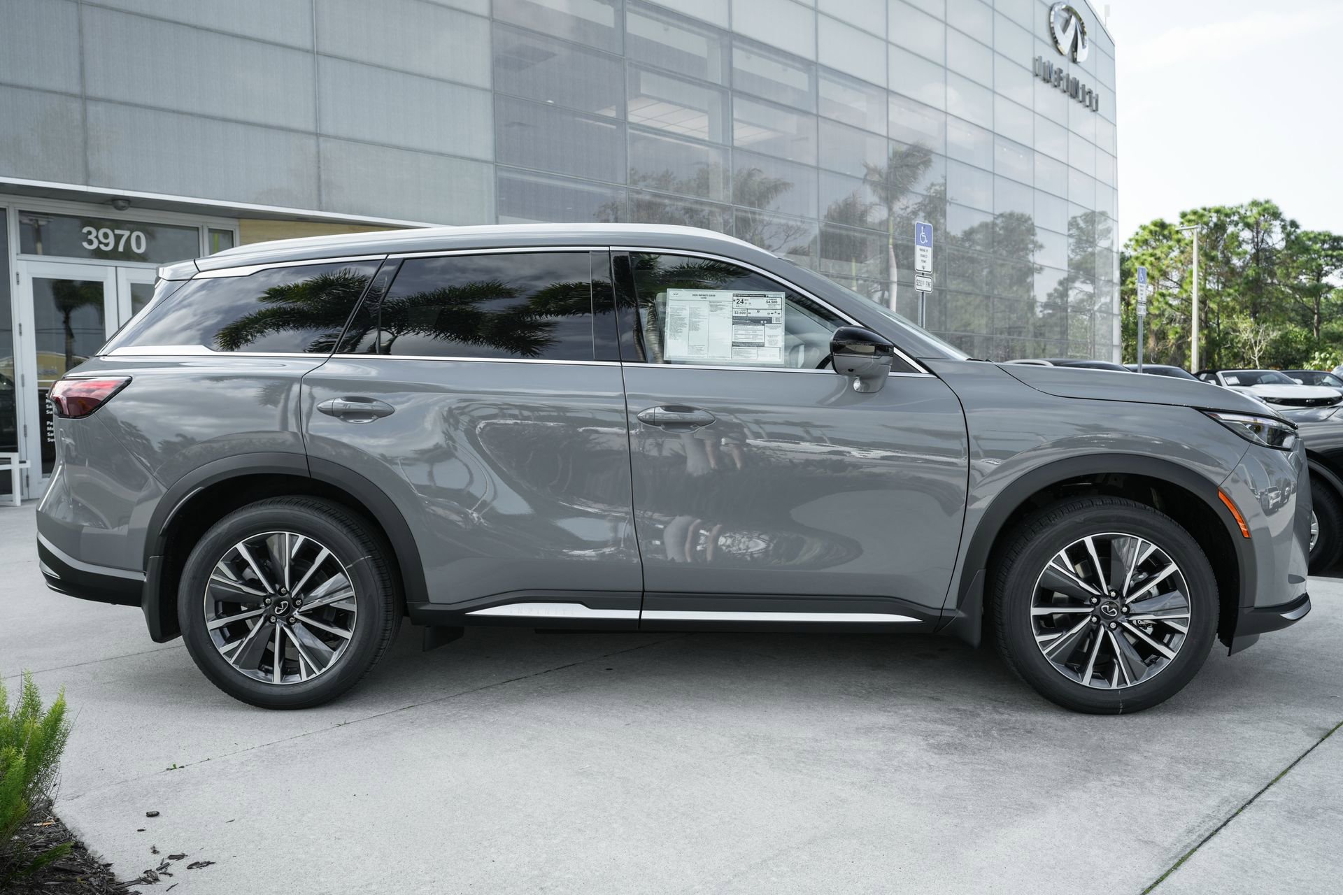 New 2026 INFINITI QX60 Luxe w/ Cargo Package image 23