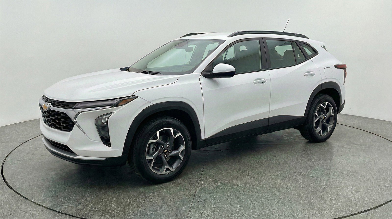 Used 2025 Chevrolet Trax LT w/ LT Convenience Package image 3