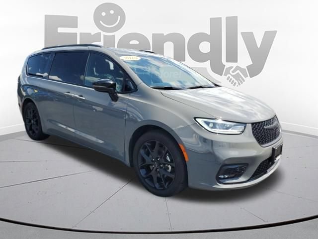 Used 2025 Chrysler Pacifica Limited FWD image 7