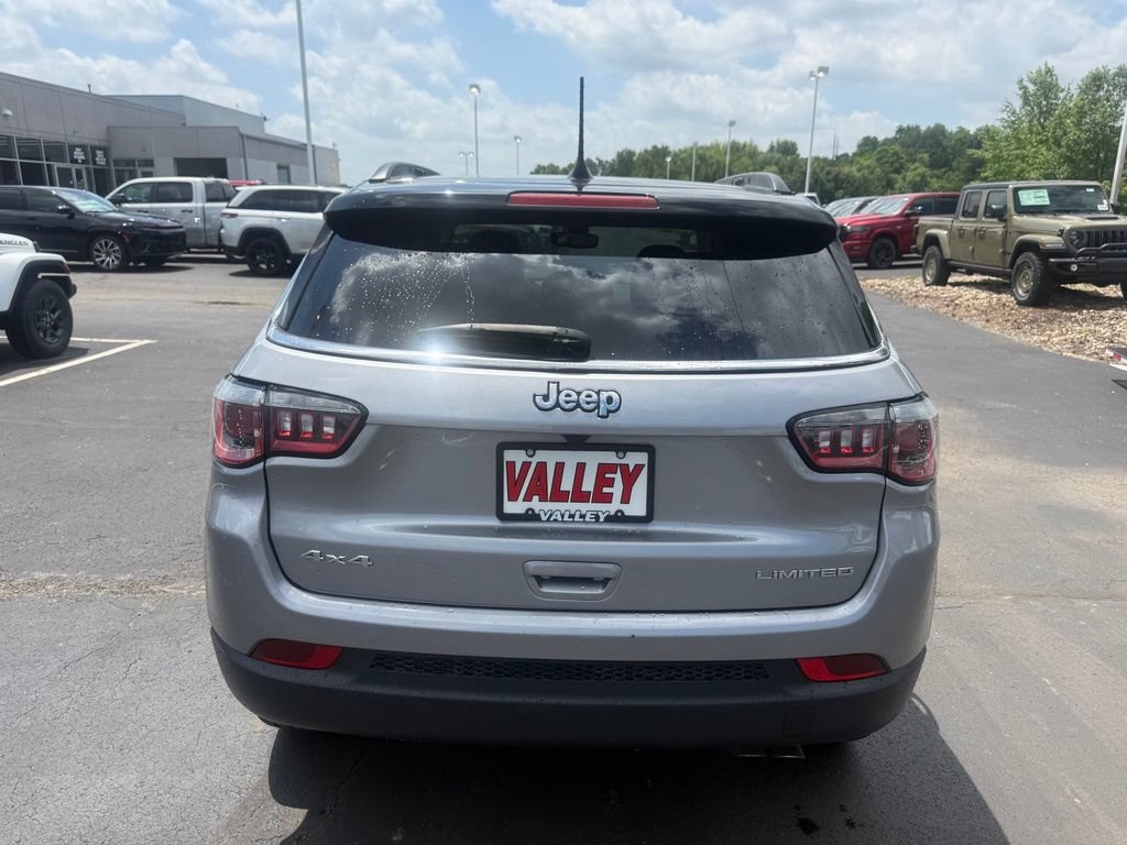 Used 2018 Jeep Compass Limited w/ Navigation Group AWD/4WD image 5