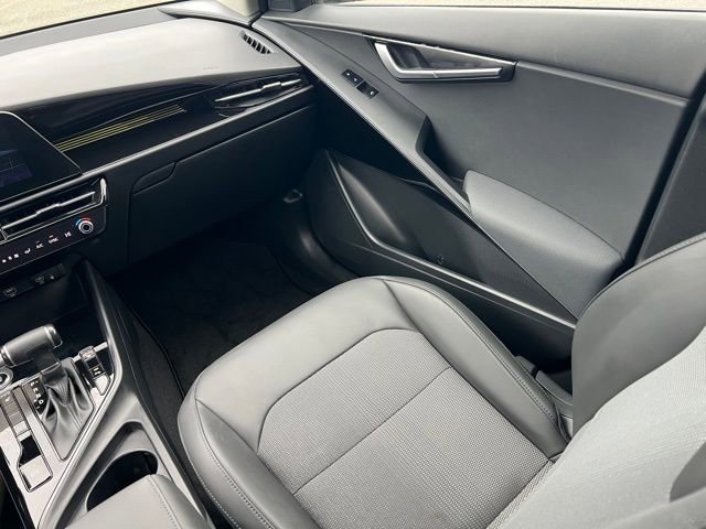 Certified 2023 Kia Niro EX image 15