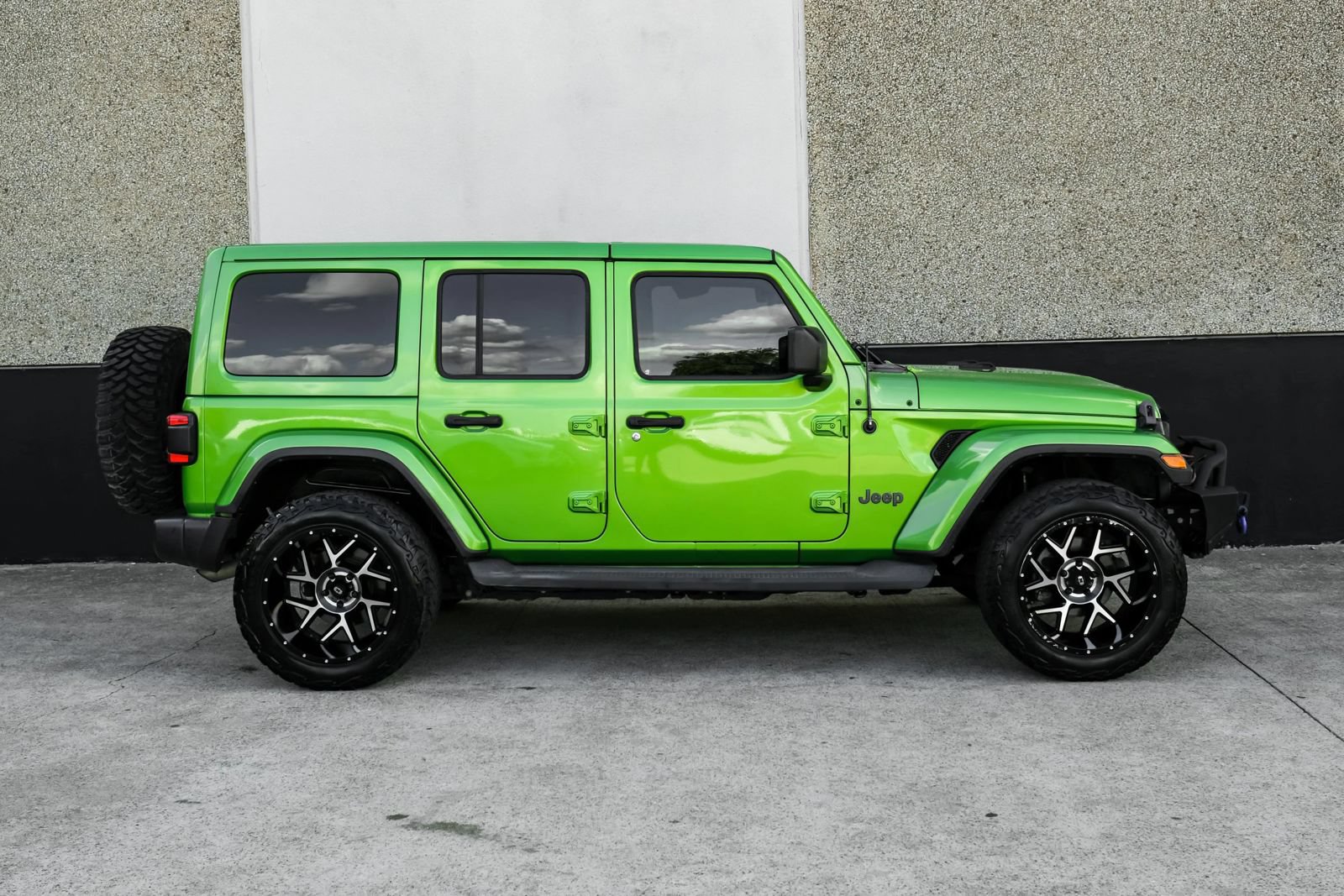 Used 2019 Jeep Wrangler Unlimited Sahara AWD/4WD image 8