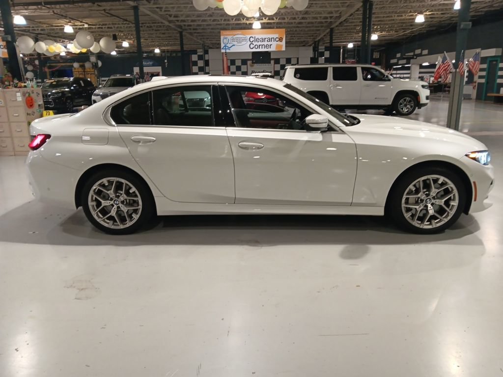 Used 2025 BMW 330i xDrive Sedan w/ Premium Package AWD/4WD image 9