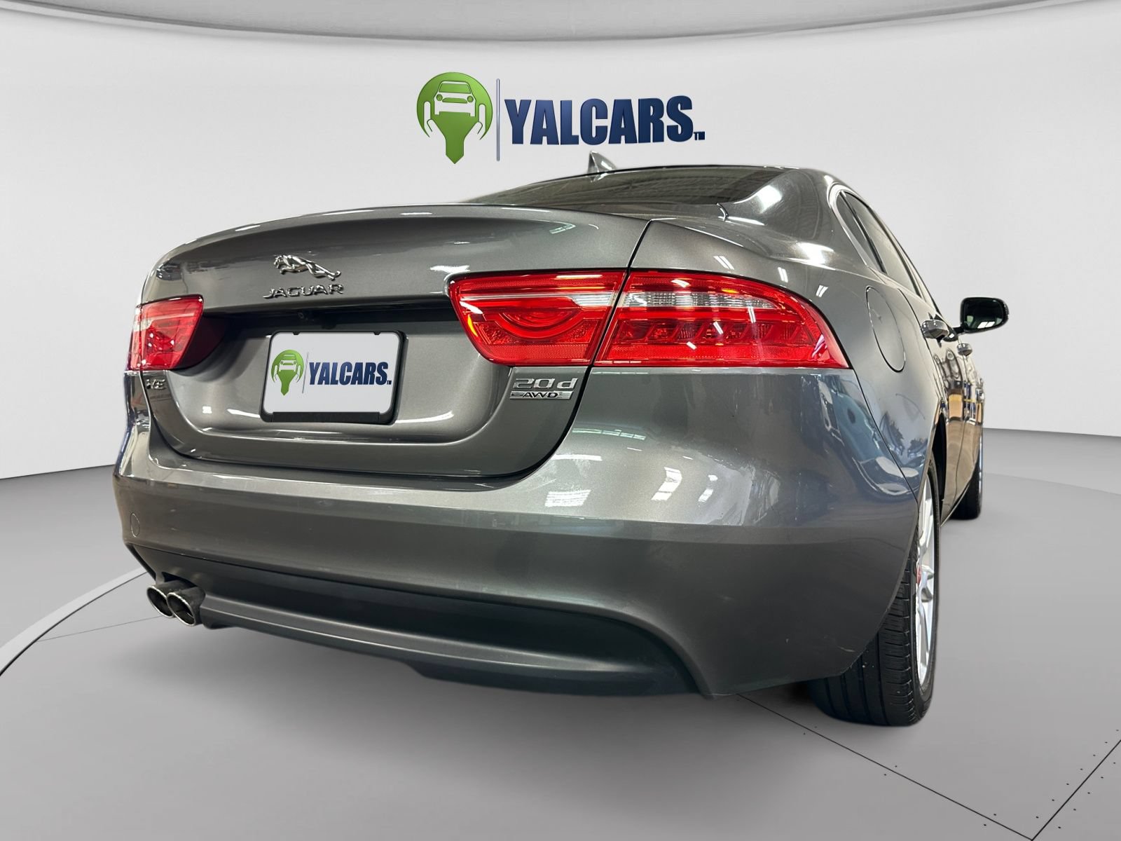 Used 2017 Jaguar XE Premium AWD/4WD image 10