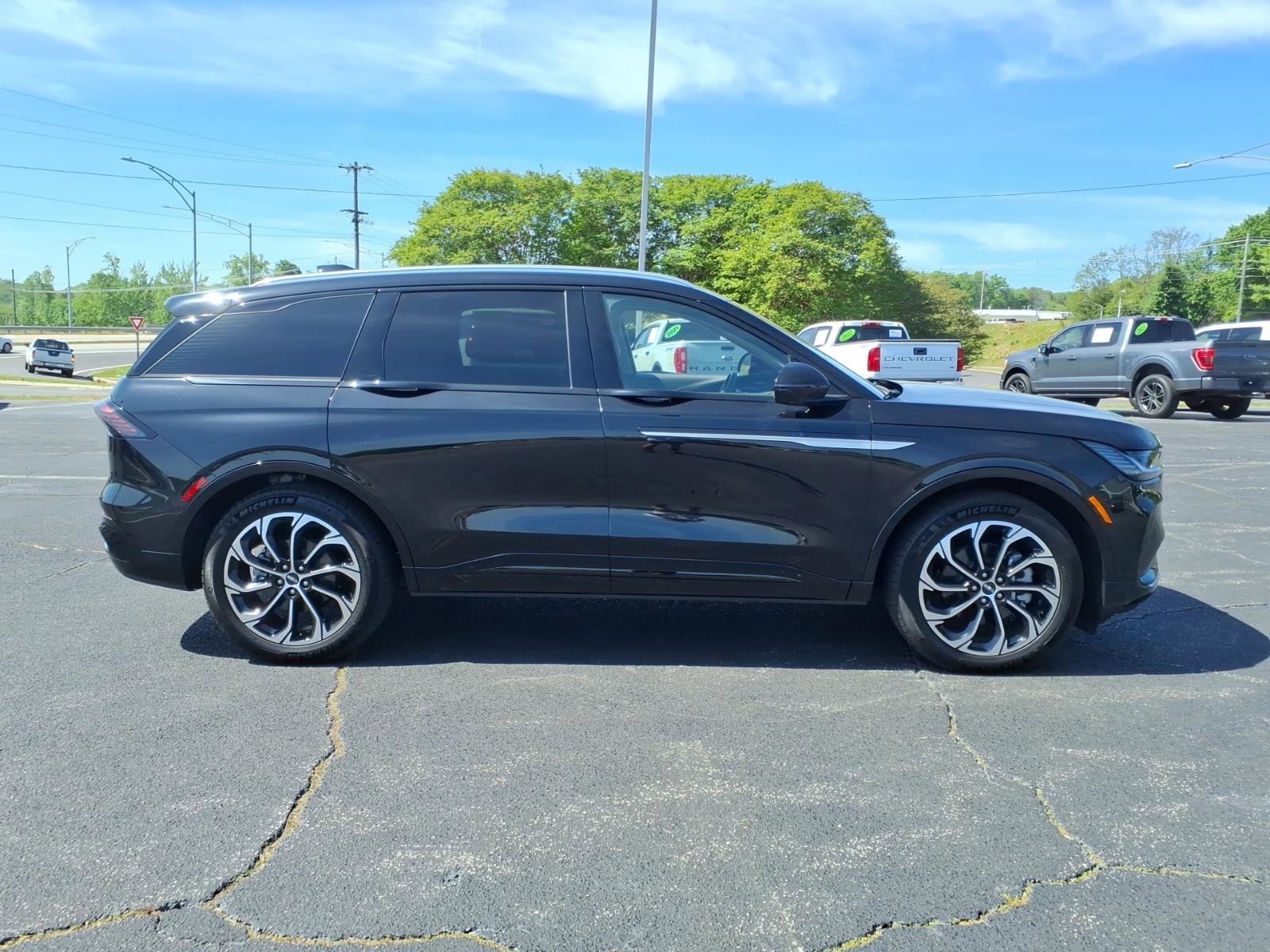 Used 2025 Lincoln Nautilus Reserve AWD/4WD image 9