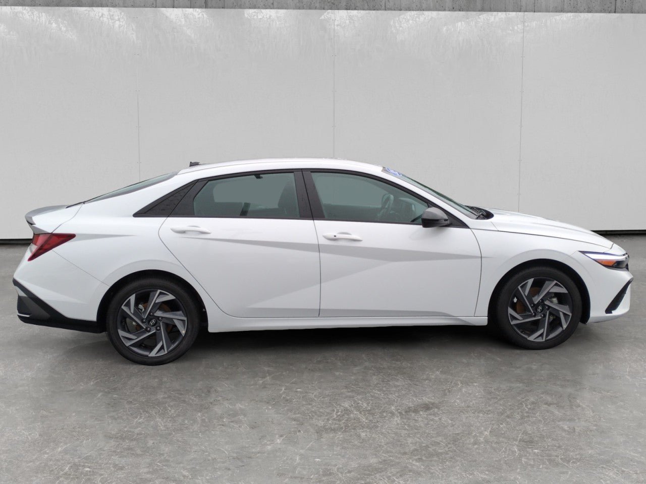 Used 2025 Hyundai Elantra Sport FWD image 8