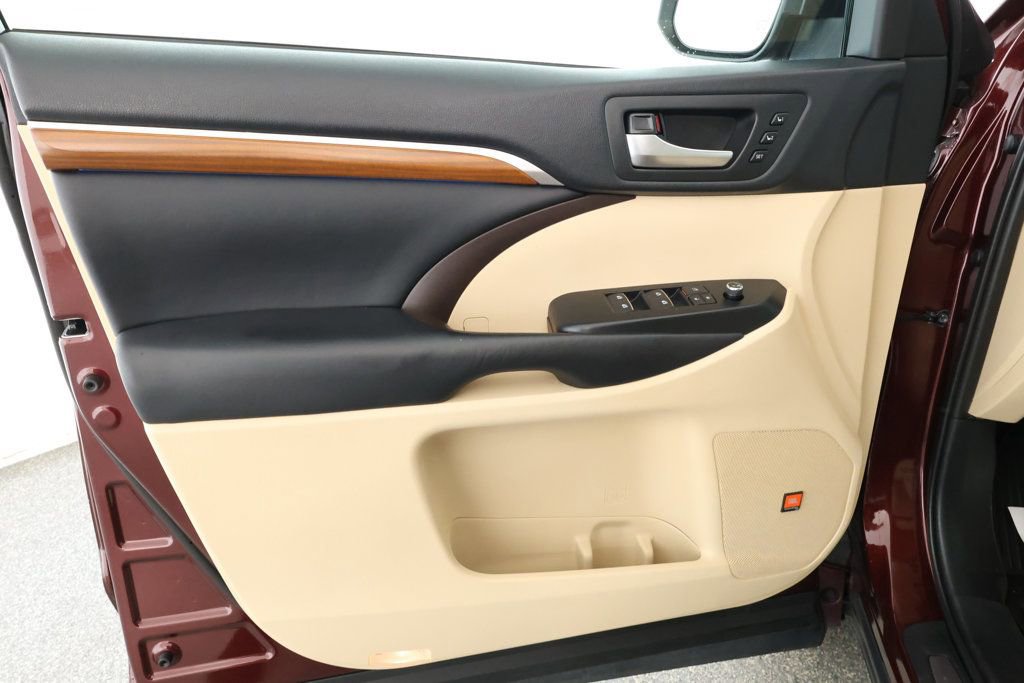 Used 2019 Toyota Highlander Limited Platinum image 9