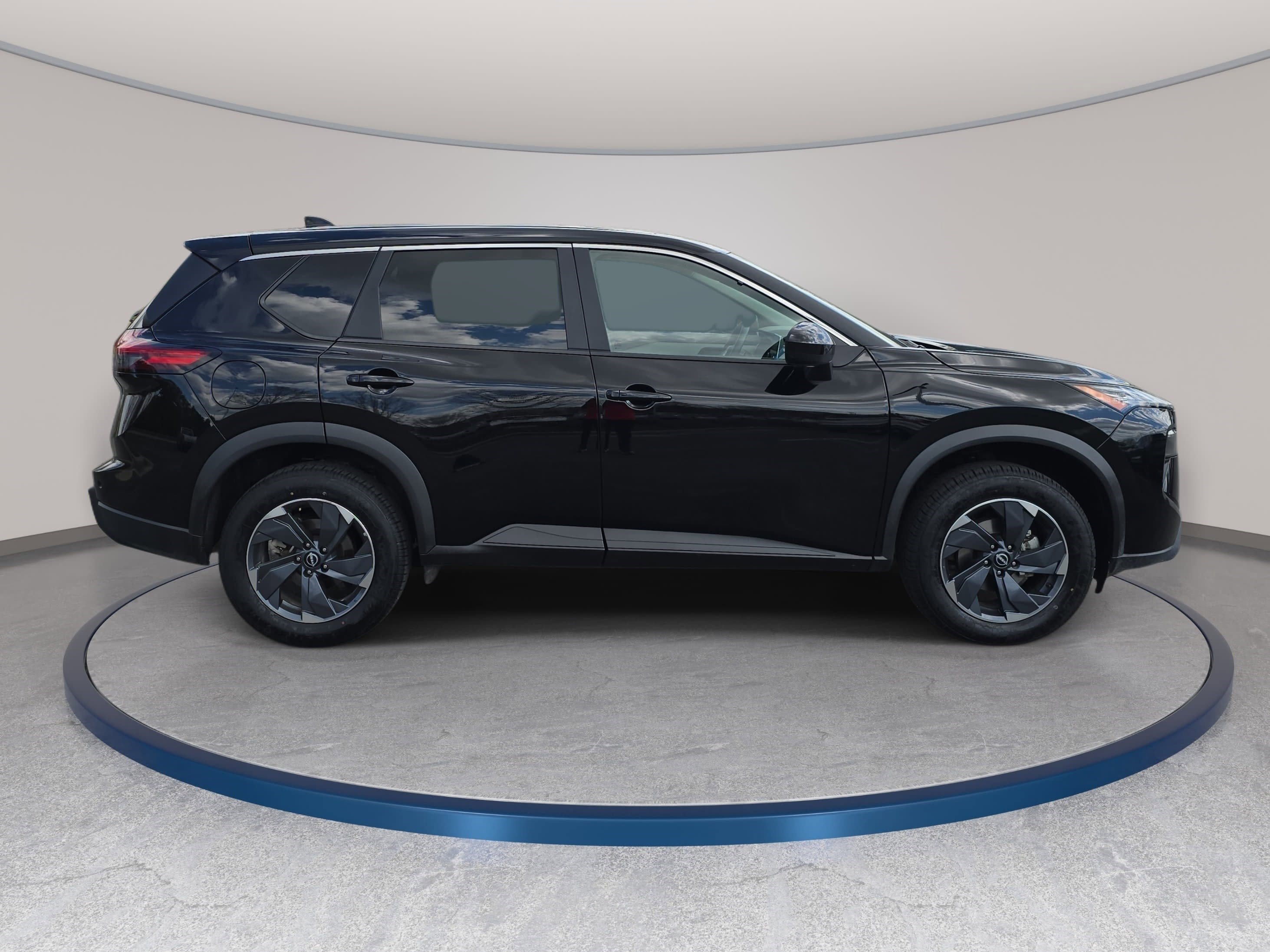 Used 2024 Nissan Rogue SV image 4