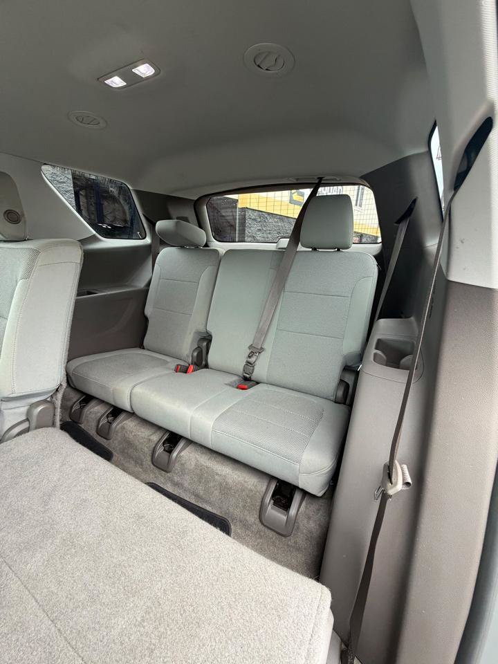 Used 2018 Chevrolet Traverse LT FWD image 24