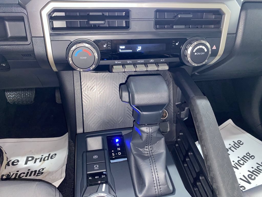 Used 2025 Toyota Tacoma SR5 AWD/4WD image 19